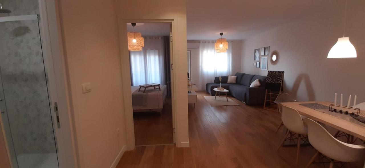 Lux Apartment Portovista بار المظهر الخارجي الصورة
